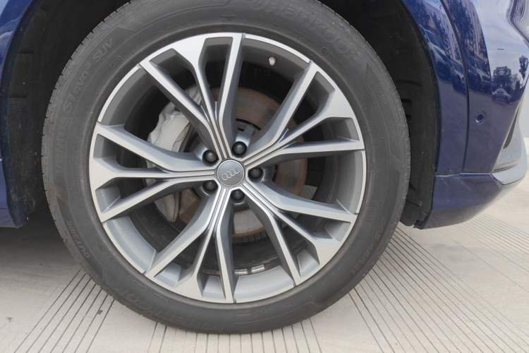 Used Audi Q8 2019 55 TFSI Luxury Dynamic Model Right Front Wheel Hub