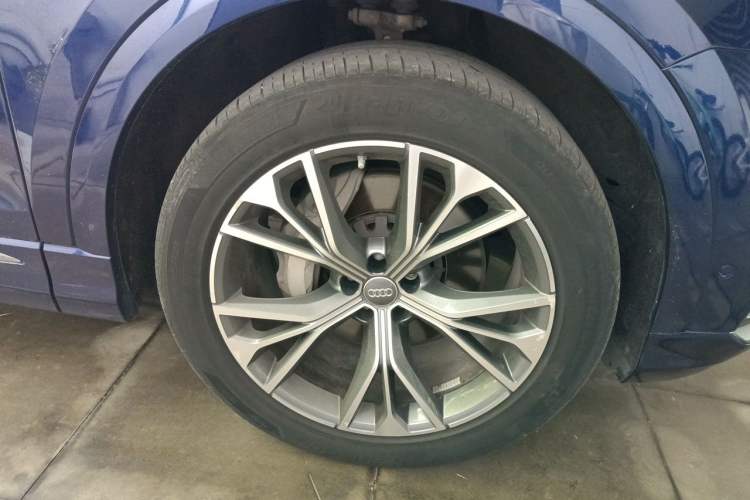 Used Audi Q8 2019 55 TFSI Prestige Dynamic Edition Right Front Wheel Hub