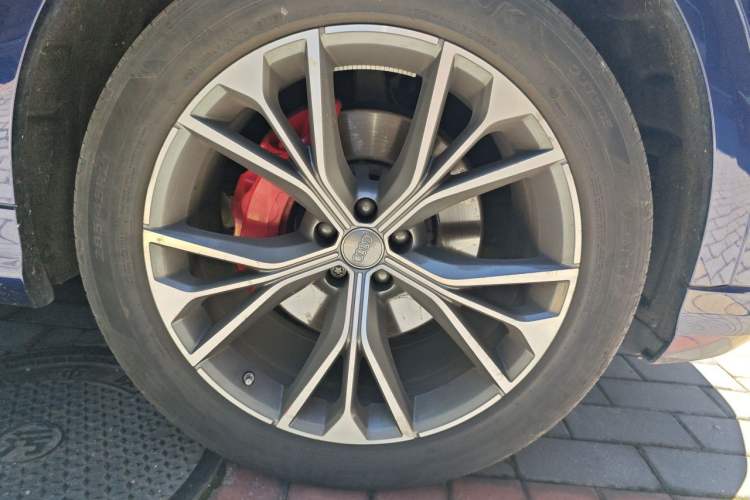 Used Audi Q8 2019 55 TFSI Prestige Dynamic Edition Right Front Wheel Hub