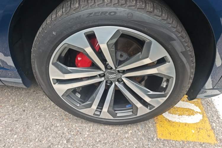 Used Audi Q8 2019 55 TFSI Luxury Dynamic Model Right Front Wheel Hub