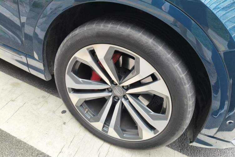 Used Audi Q8 2019 55 TFSI Luxury Dynamic Model Right Front Wheel Hub
