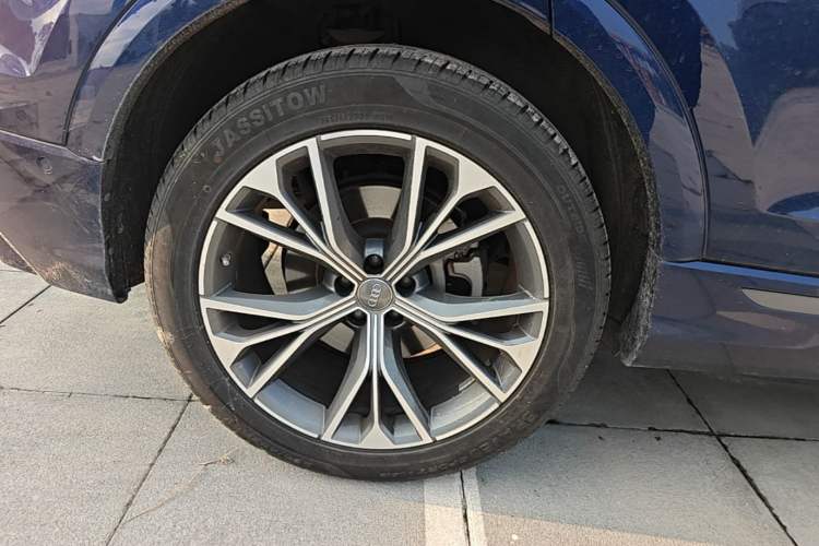 Used Audi Q8 2019 55 TFSI Luxury Dynamic Model Right Rear Wheel Hub