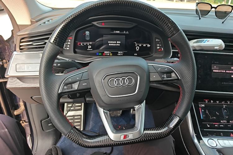 Used Audi Q8 2019 55 TFSI Luxury Dynamic Model Steering Wheel