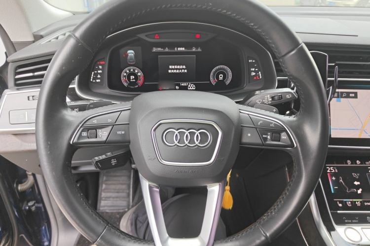 Used Audi Q8 2019 55 TFSI Luxury Dynamic Model Steering Wheel