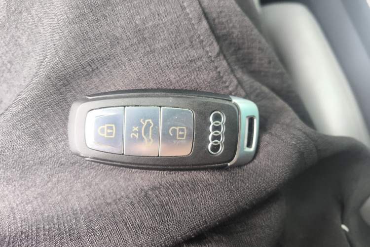 Used Audi Q8 2019 55 TFSI Ultimate Limited Edition Vehicle Key