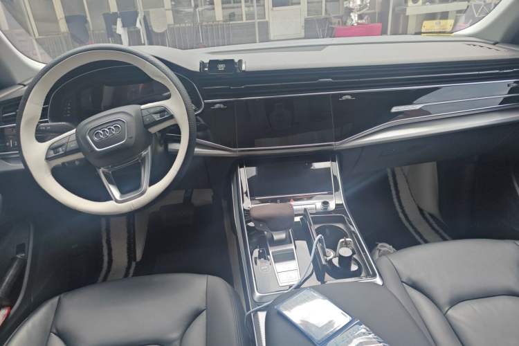 Used Audi Q8 2019 45 TFSI Luxury Prestige Edition Center Console