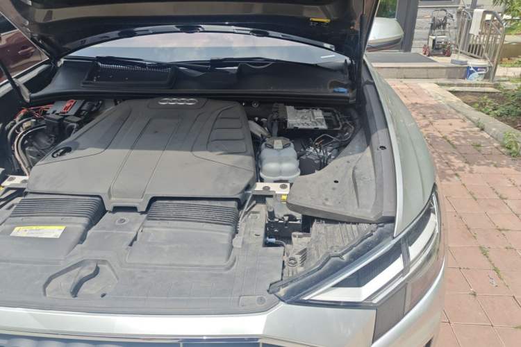 Used Audi Q8 2019 45 TFSI Luxury Prestige Edition Engine Bay Left
