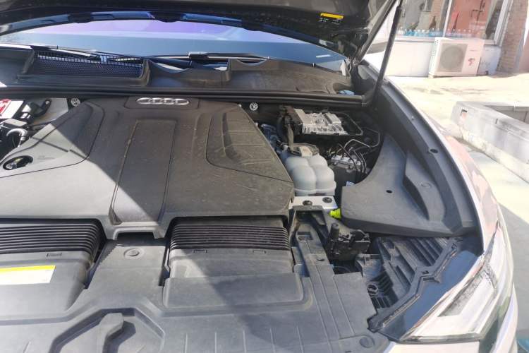 Used Audi Q8 2019 45 TFSI Luxury Prestige Edition Engine Bay Left