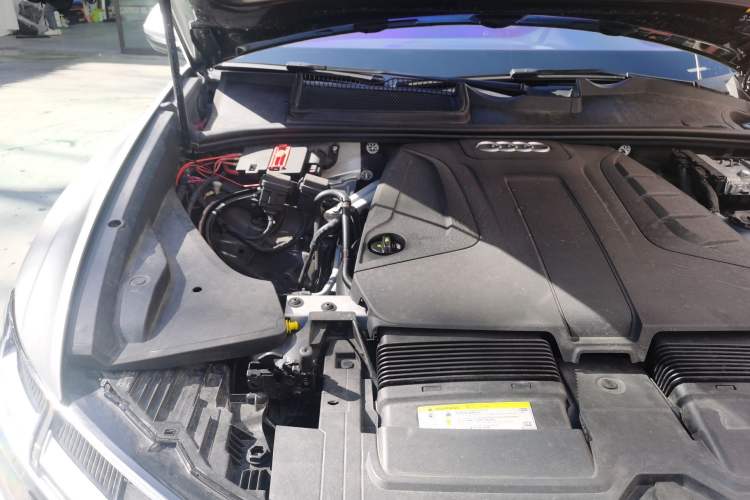 Used Audi Q8 2019 45 TFSI Luxury Prestige Edition Engine Bay Right