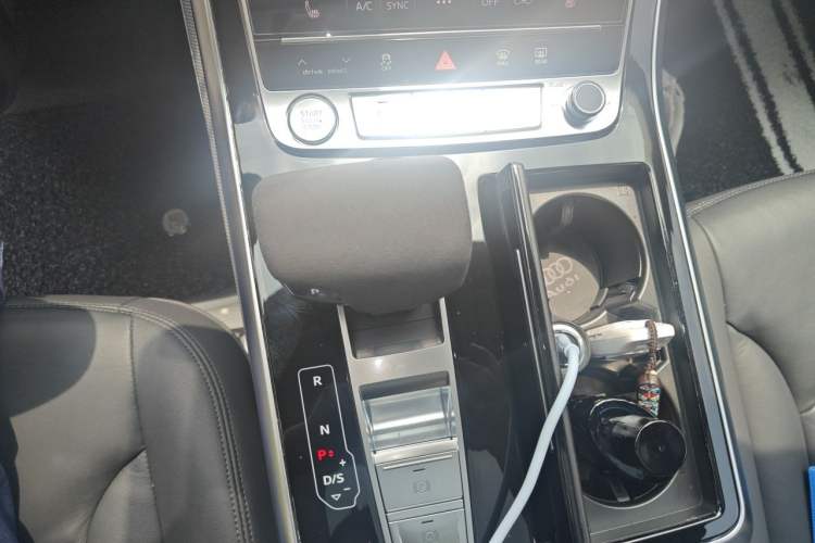 Used Audi Q8 2019 45 TFSI Luxury Prestige Edition Gear Lever
