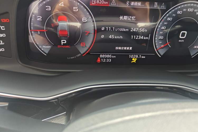 Used Audi Q8 2019 45 TFSI Luxury Prestige Edition Odometer Close Up