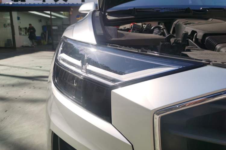 Used Audi Q8 2019 45 TFSI Luxury Prestige Edition Right Front Headlight