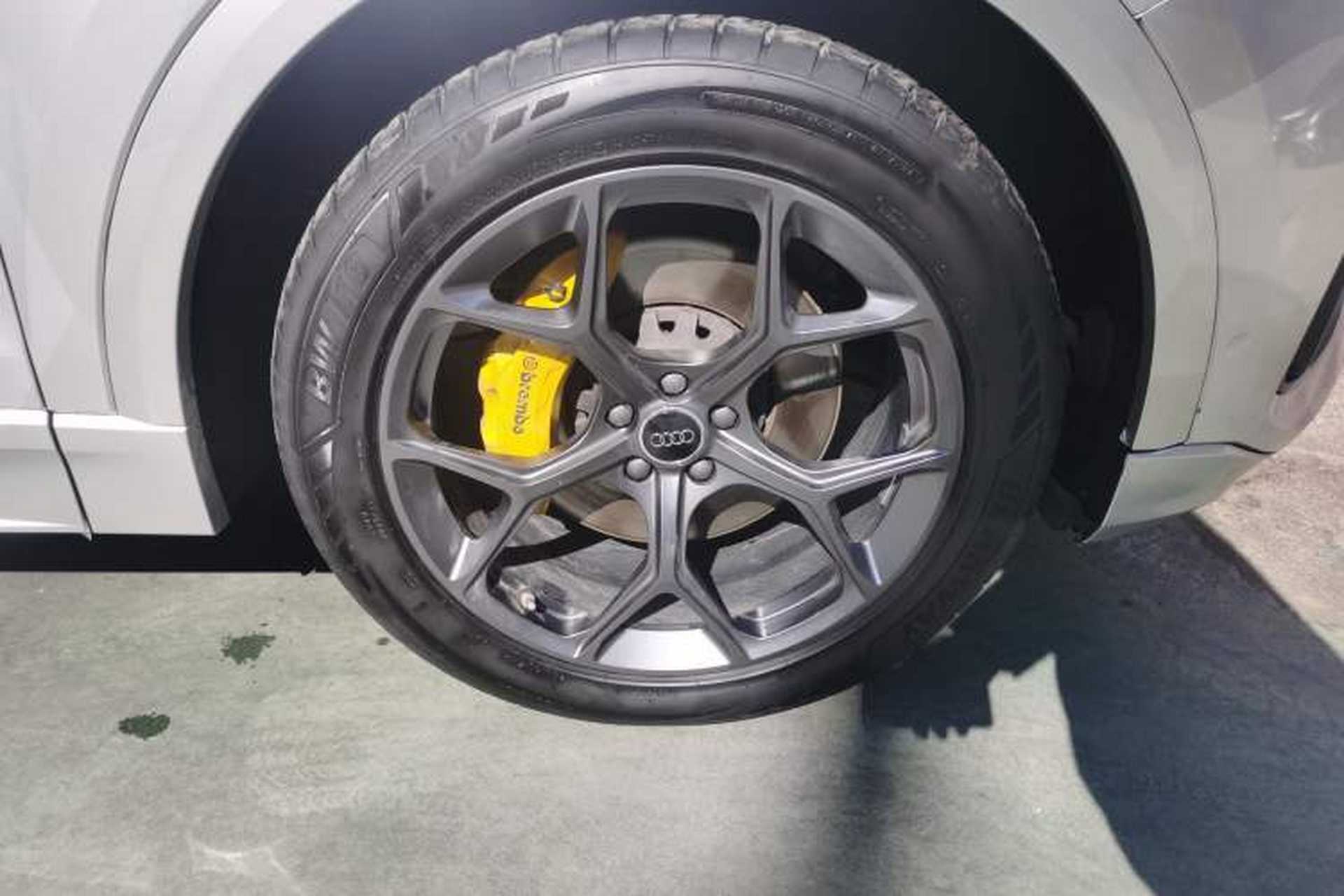 Used Audi Q8 2019 45 TFSI Luxury Prestige Edition Right Front Wheel Hub