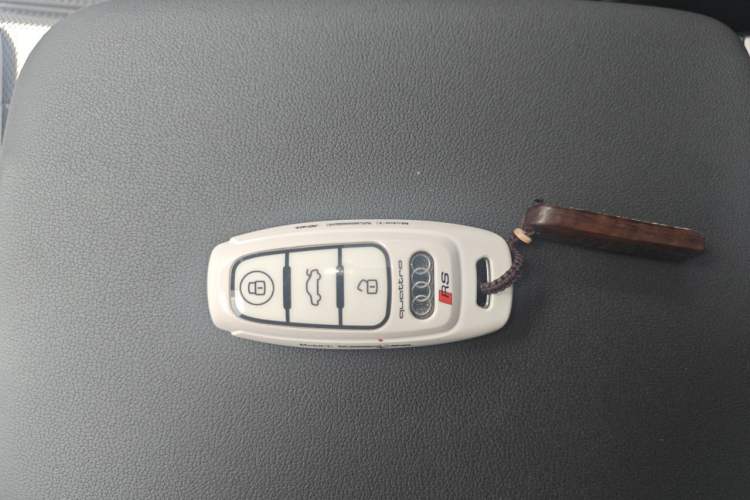 Used Audi Q8 2019 45 TFSI Luxury Prestige Edition Vehicle Key