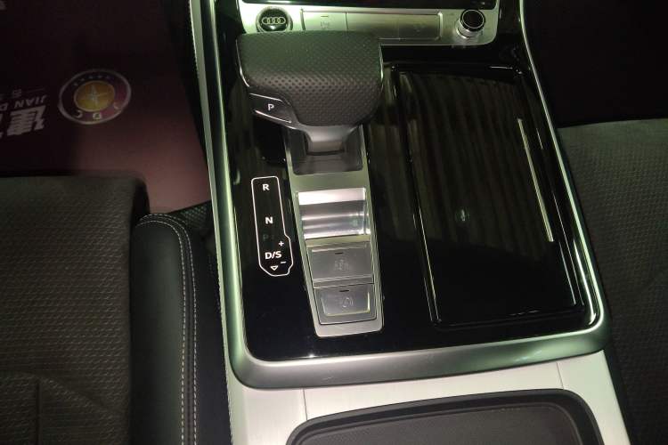 Used Audi Q8 2019 55 TFSI Prestige Dynamic Edition Gear Lever
