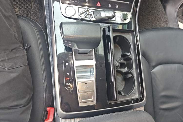 Used Audi Q8 2019 45 TFSI Luxury Prestige Edition Gear Lever