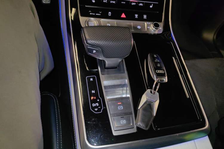 Used Audi Q8 2019 55 TFSI Prestige Dynamic Edition Gear Lever