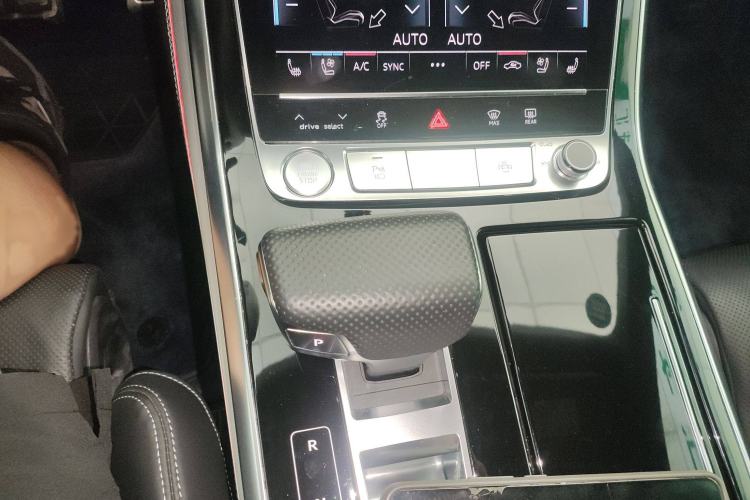 Used Audi Q8 2019 55 TFSI Ultimate Limited Edition Gear Lever