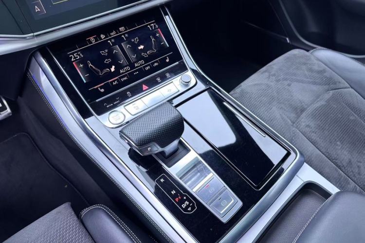 Used Audi Q8 2019 55 TFSI Prestige Dynamic Edition Interior 11
