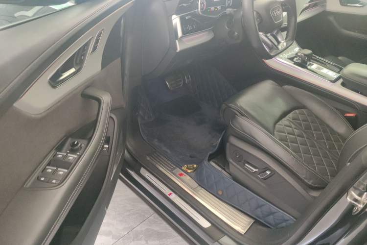 Used Audi Q8 2019 55 TFSI Ultimate Limited Edition Interior 3