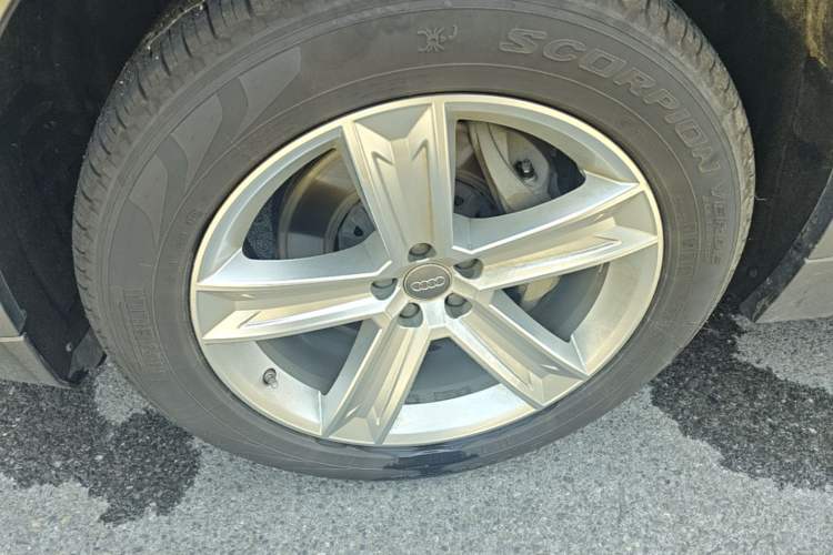 Used Audi Q8 2019 45 TFSI Luxury Prestige Edition Left Front Wheel Hub