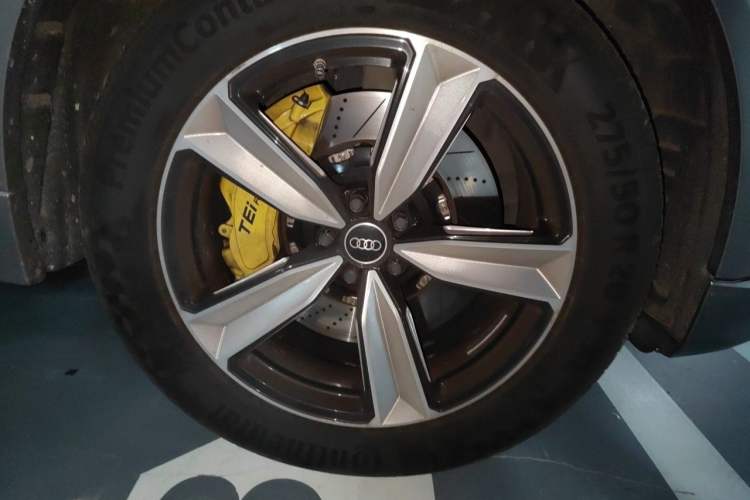 Used Audi Q8 2019 45 TFSI Luxury Prestige Edition Right Front Wheel Hub