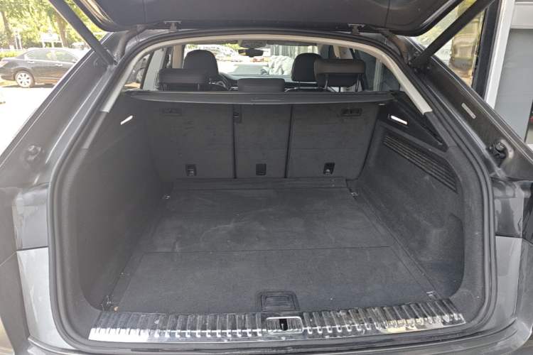 Used Audi Q8 2019 45 TFSI Luxury Prestige Edition Trunk