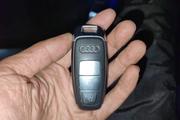Used Audi Q8 2019 45 TFSI Luxury Prestige Edition Vehicle Key