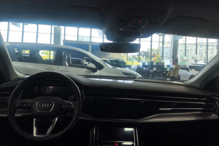 Used Audi Q8 2019 45 TFSI Luxury Prestige Edition Center Console