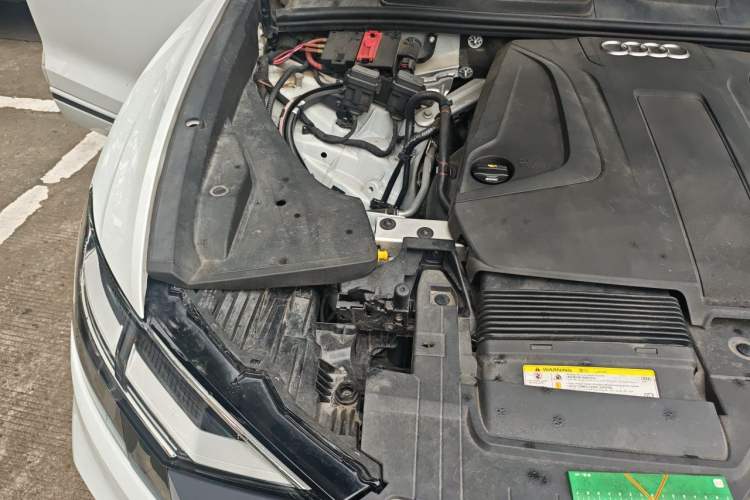 Used Audi Q8 2019 45 TFSI Prestige Dynamic Edition Engine Bay Right