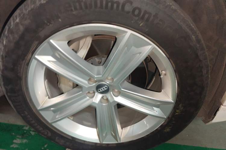 Used Audi Q8 2019 45 TFSI Luxury Prestige Edition Right Front Wheel Hub