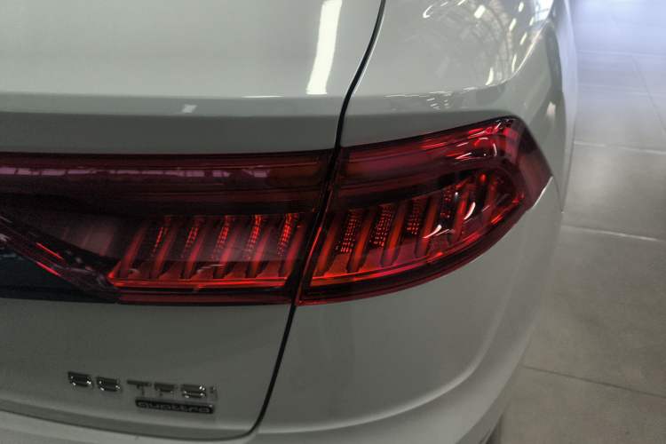 Used Audi Q8 2019 45 TFSI Luxury Prestige Edition Right Rear Taillight