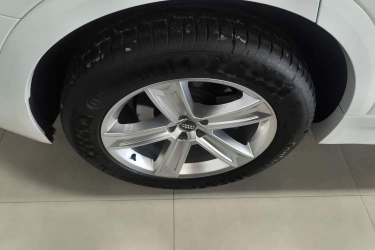Used Audi Q8 2019 45 TFSI Luxury Prestige Edition Right Rear Wheel Hub