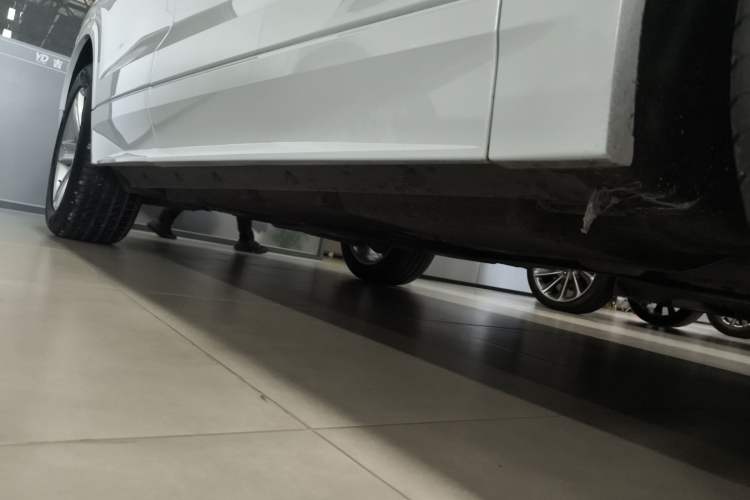 Used Audi Q8 2019 45 TFSI Luxury Prestige Edition Right Side Sill