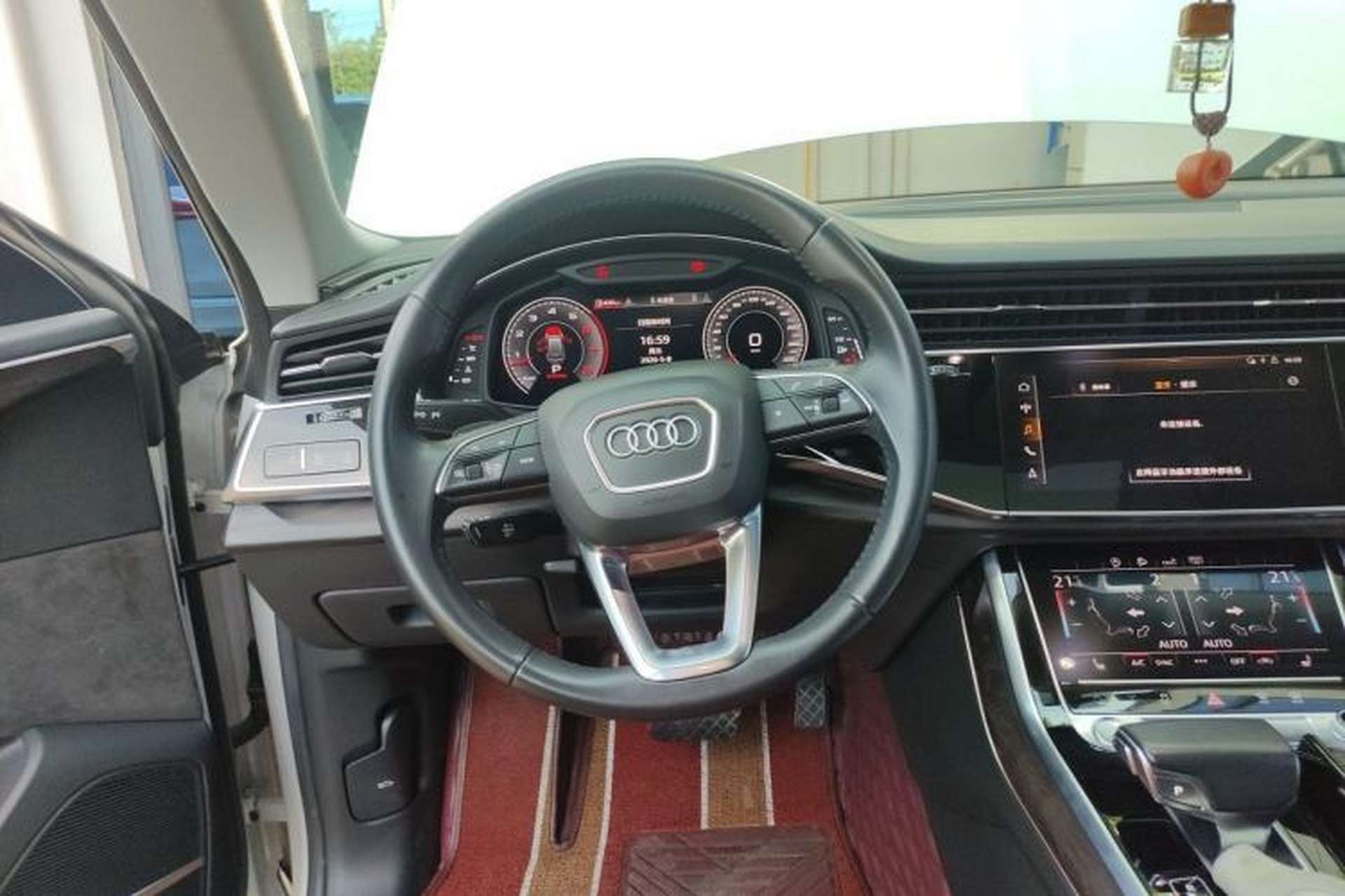 Used Audi Q8 2019 55 TFSI Luxury Dynamic Model Steering Wheel