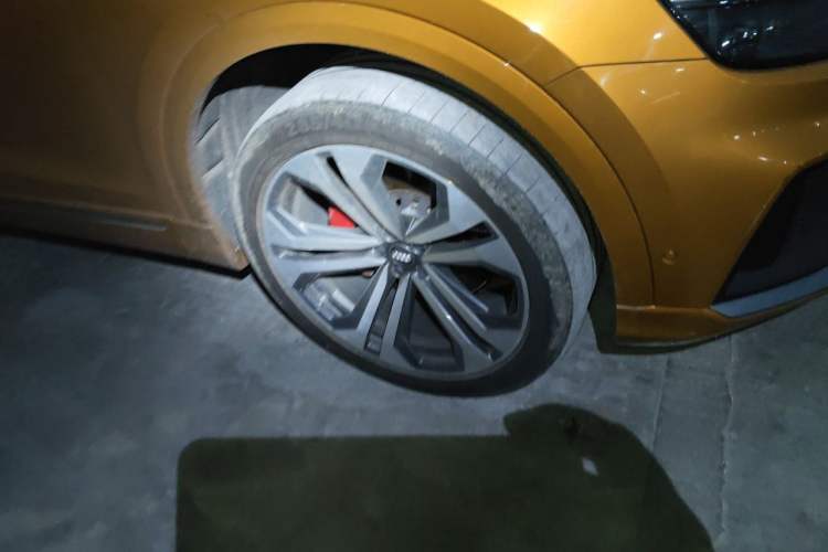 Used Audi Q8 2019 55 TFSI Prestige Dynamic Edition Right Front Wheel Hub