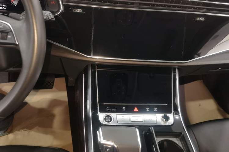 Used Audi Q8 2021 55 TFSI Luxury Dynamic Edition Audio And AC Panel