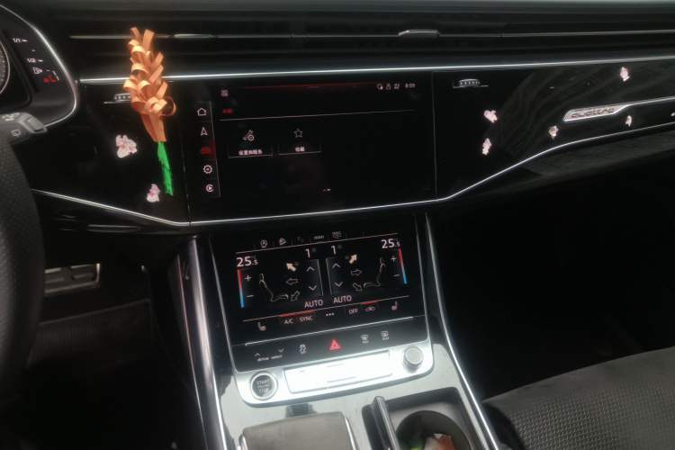 Used Audi Q8 2021 55 TFSI Prestige Dynamic Edition Audio And AC Panel