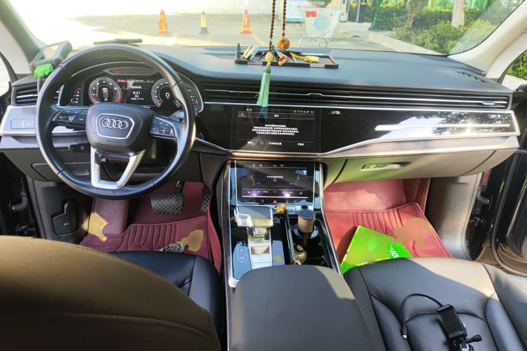 Used Audi Q8 2021 55 TFSI Luxury Dynamic Edition Center Console