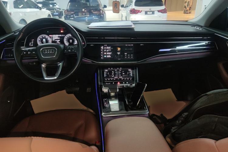 Used Audi Q8 2021 55 TFSI Luxury Dynamic Edition Center Console