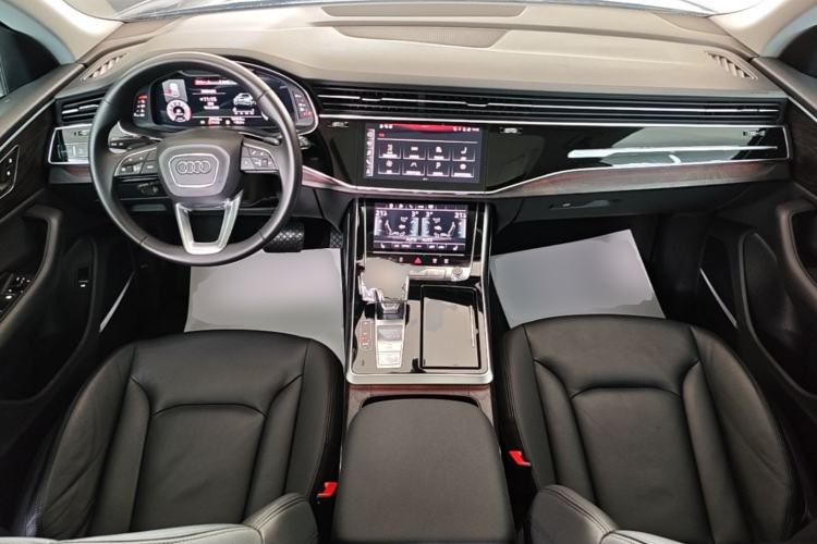 Used Audi Q8 2021 55 TFSI Luxury Dynamic Edition Center Console
