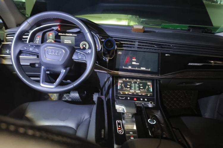 Used Audi Q8 2021 55 TFSI Luxury Dynamic Edition Center Console