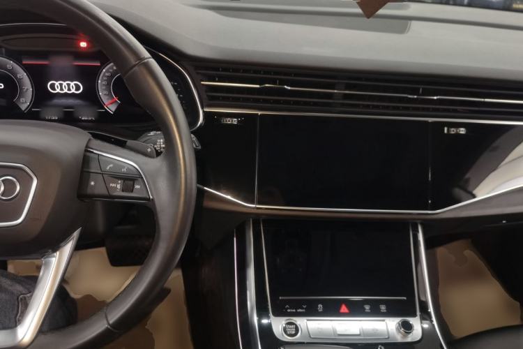 Used Audi Q8 2021 55 TFSI Luxury Dynamic Edition Center Console