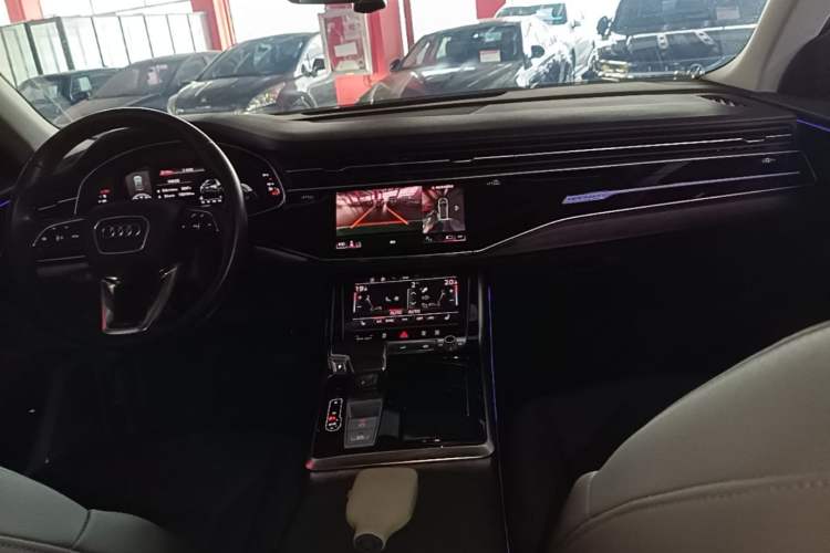 Used Audi Q8 2021 55 TFSI Luxury Dynamic Edition Center Console