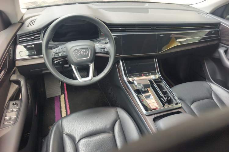 Used Audi Q8 2021 45 TFSI Prestige Dynamic Edition Center Console
