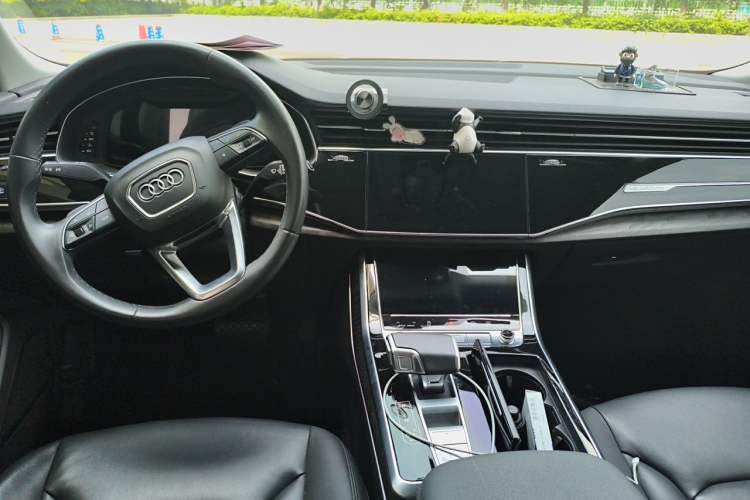 Used Audi Q8 2021 55 TFSI Luxury Dynamic Edition Center Console