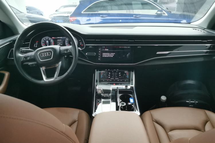 Used Audi Q8 2021 55 TFSI Luxury Dynamic Edition Center Console