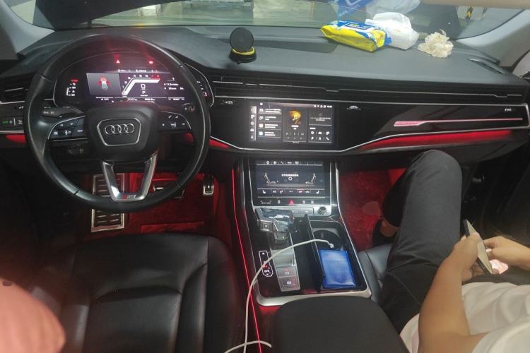 Used Audi Q8 2021 55 TFSI Luxury Dynamic Edition Center Console
