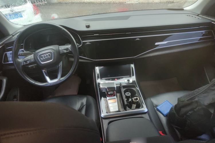 Used Audi Q8 2021 55 TFSI Luxury Dynamic Edition Center Console