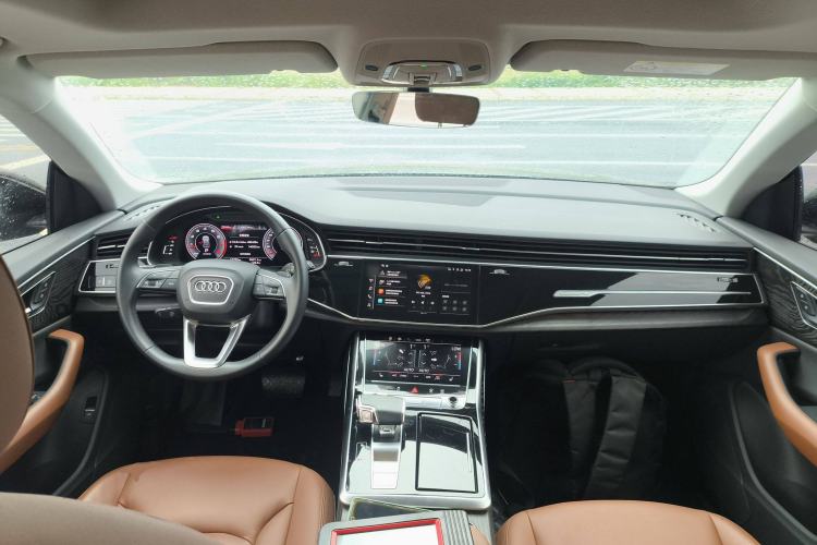 Used Audi Q8 2021 55 TFSI Luxury Dynamic Edition Center Console